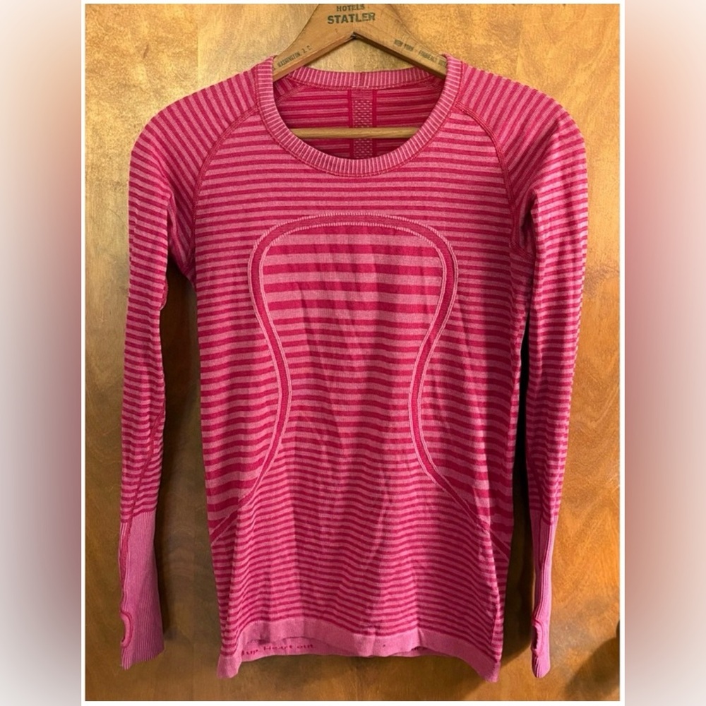 Lululemon Swiftly Tech Long Sleeve Crew Top Thumb Holes Berry Stripe 8 Active